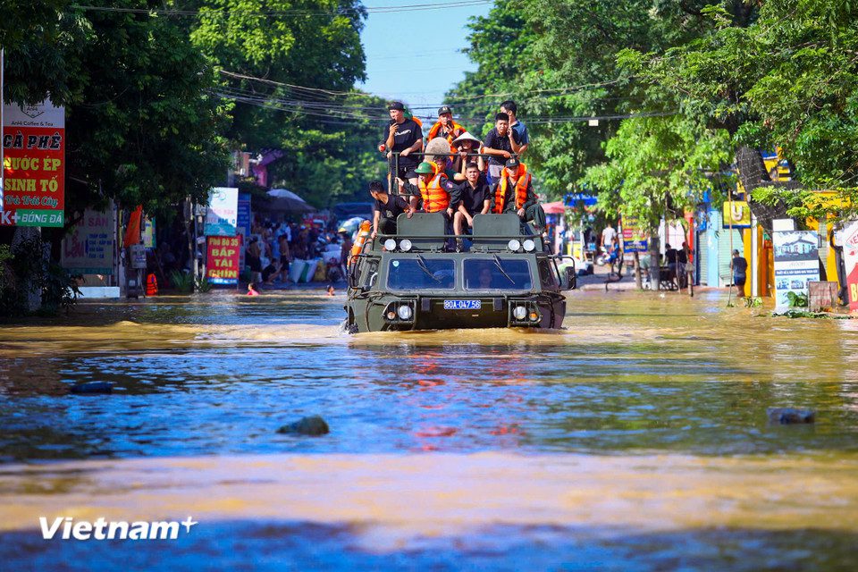 Hà Nội sơ tán 11.000 người dân do lũ lụt 2 561175316 1138816475120889 4085053593191587208 n