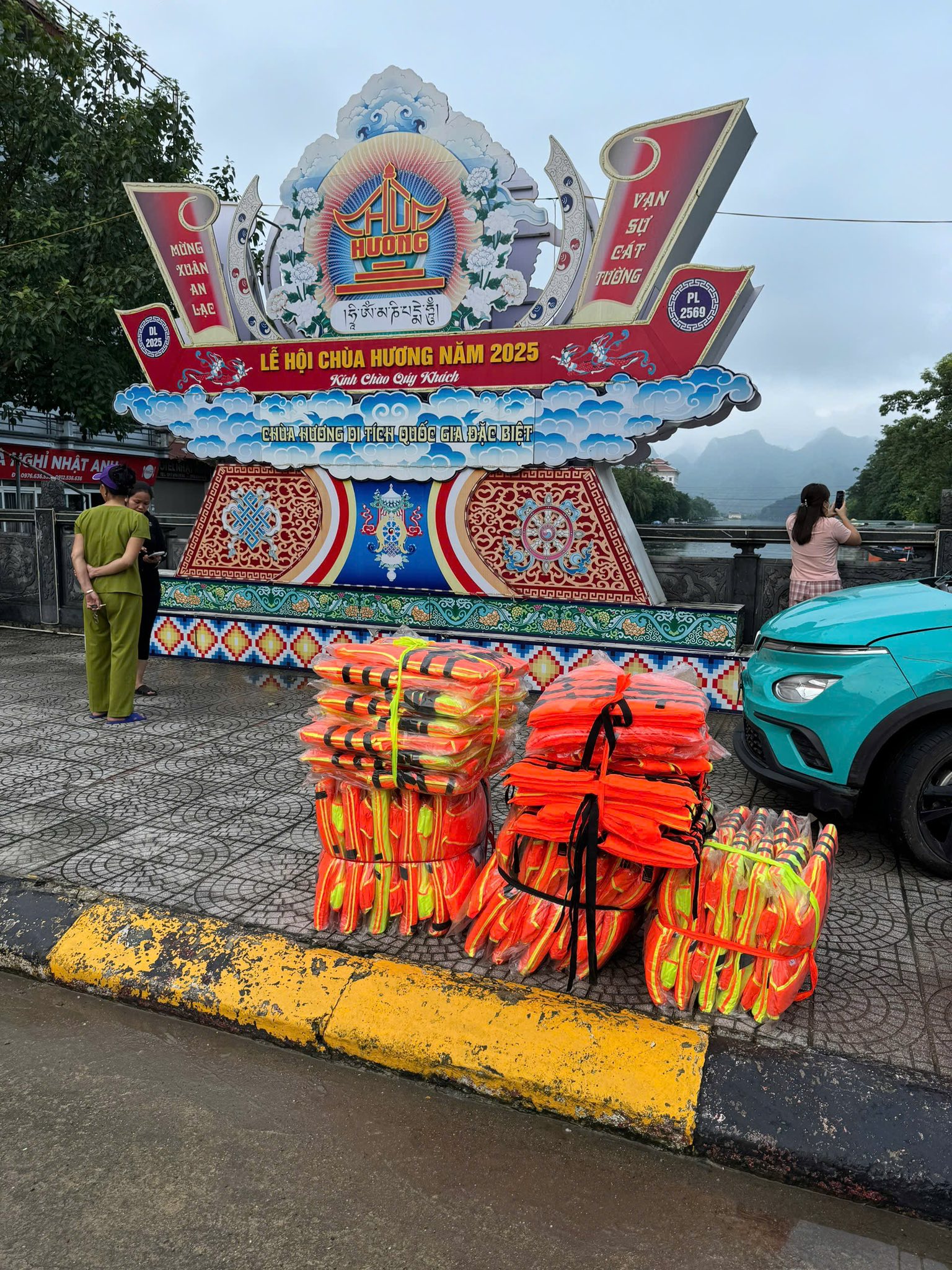 Xã Hương Sơn hỗ trợ người dân vùng lũ Thái Nguyên 5 561359200 1146556620908866 1883298757963481023 n
