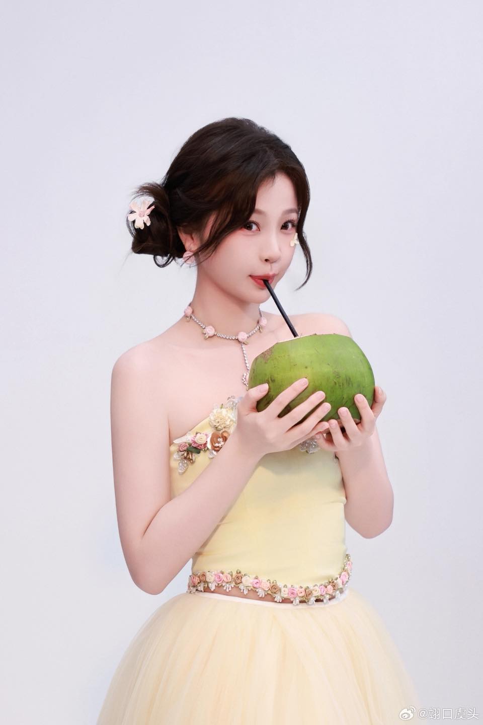 Ngu Thư Hân lại gây sốt với những nghi vấn gia đình gây xôn xao 2 561612655 1328944658591659 957706241307625061 n