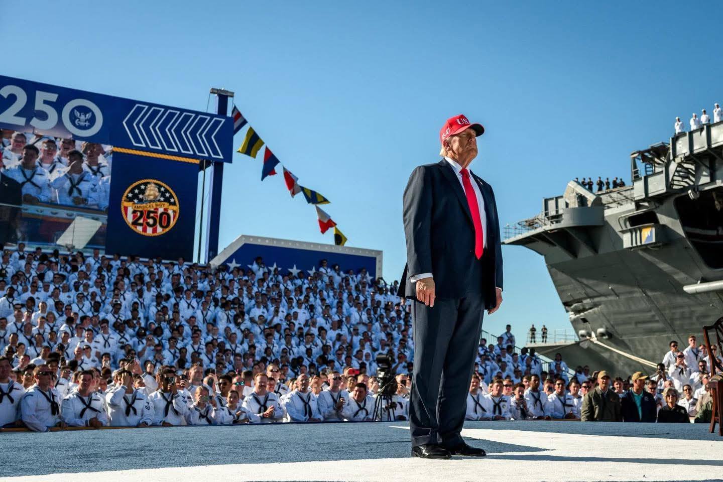 Tổng thống Trump ca ngợi sức mạnh Hải quân Hoa Kỳ 3 561860512 817991957417537 5884275154061939423 n