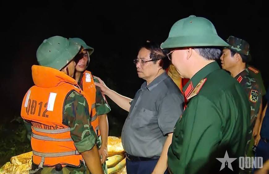 Thủ tướng Phạm Minh Chính kiểm tra tình hình ngập lụt tại Hà Nội 3 563468106 821528033730596 7304864725498149450 n